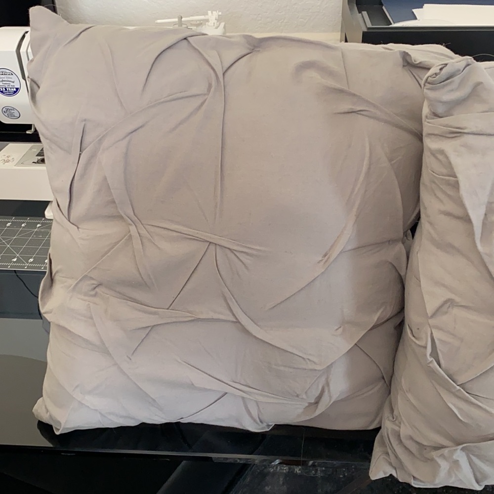 Grey throw pillows - Picture 3 of 4